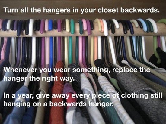 одежда в шкафу
