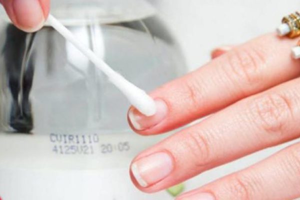 Она нанесла на свои ногти немного уксуса. Результат тебя приятно удивит!