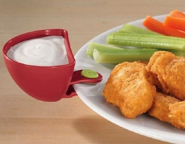 соусница на тарелке