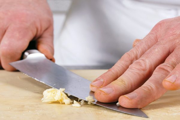 20 лайфхаков, незаменимых на кухне. Грех не воспользоваться!