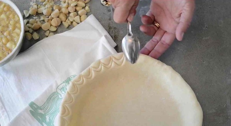 как украсить открытый дрожжевой пирог