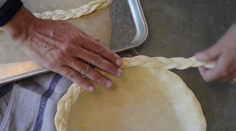 как украсить пирог остатками теста