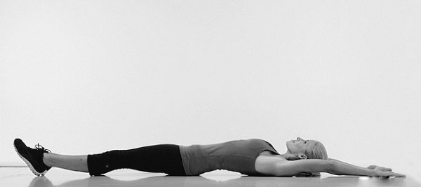 лежать на полу