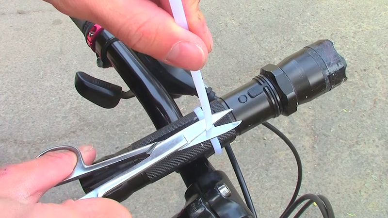 фонарик на руле