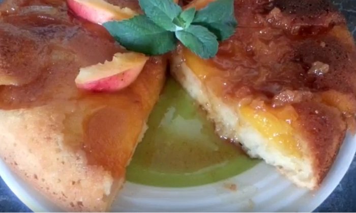 пирог с абрикосами на кефире в мультиварке