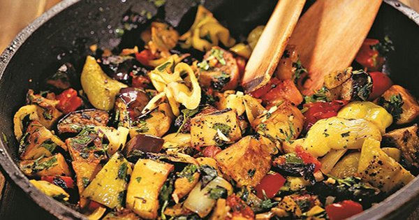 Ароматное и полезное овощное рагу по-грузински. Рецепт неповторимого аджапсандали.