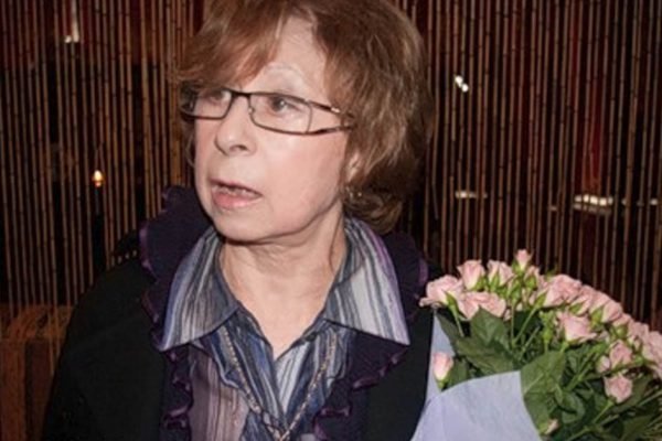 Выяснилось, что долгие годы Лия Ахеджакова живет в дорогом особняке и вовсе не одна