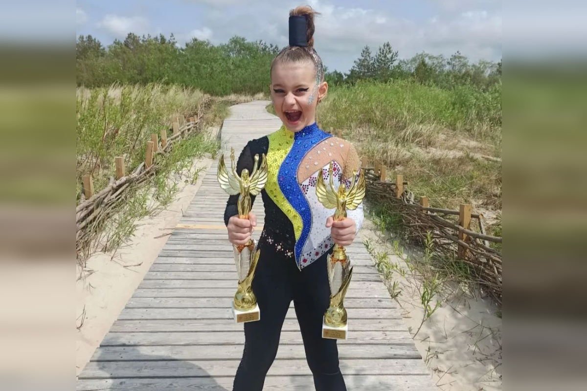 Восьмилетняя Варвара Назина из Бучи стала двукратной чемпионкой мира по акробатике, поздравляем юную спортсменку Варвара, чемпионкой, акробатике, ребенок, столь, Назина, чтобы, стала, такие, 8летняя, которые, двукратной, кроме, девочки, потому, неделю, заниматься, Варвару, впервые, нравилось