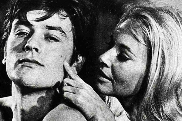 Молодой Ален Делон часто ходил в военных куртках, и за это его полюбили еще больше