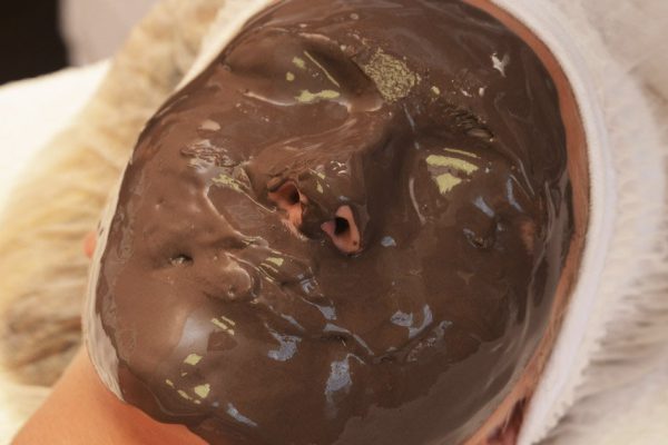 Лазить по салонам стало накладно, делаю альгинатную маску дома, наслаждаюсь заметным результатом