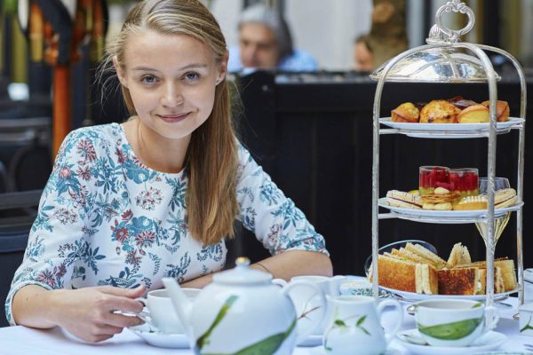 Устраиваю послеполуденное английское чаепитие дома, могу без стыда позвать королеву