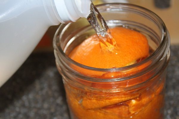 Сногсшибательный запах и поразительная чистота в доме: апельсиновый уксус.