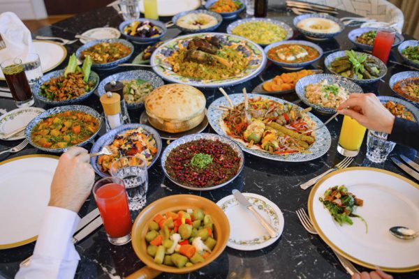 Зачем я сняла на видео пышное арабское застолье