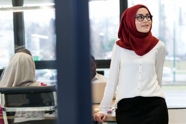 Обидно за наших женщин, привожу в пример мудрых арабок, не согласных на рай в шалаше