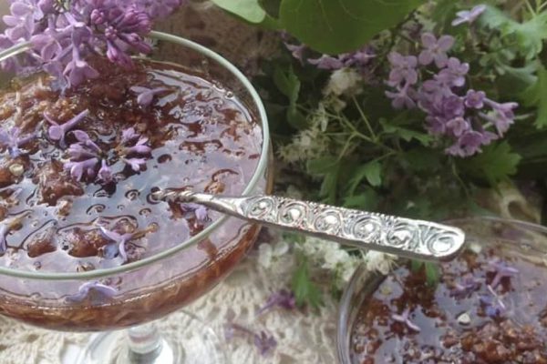 Для чего превращать нежные бутоны сирени в варенье и как его приготовить