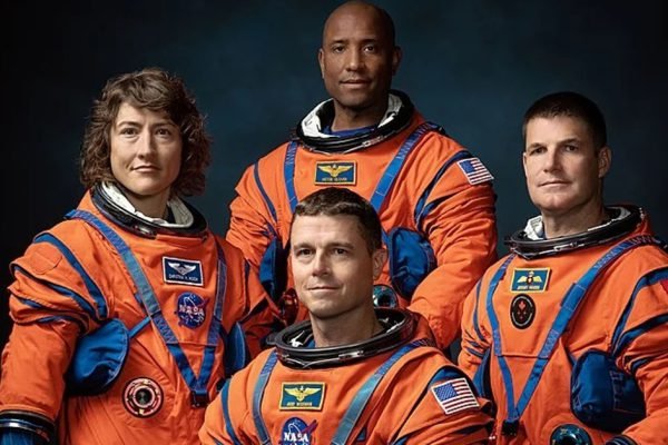 В космическом агентстве NASA назвали четырех астронавтов, которые отправятся на Луну впервые за 50 лет