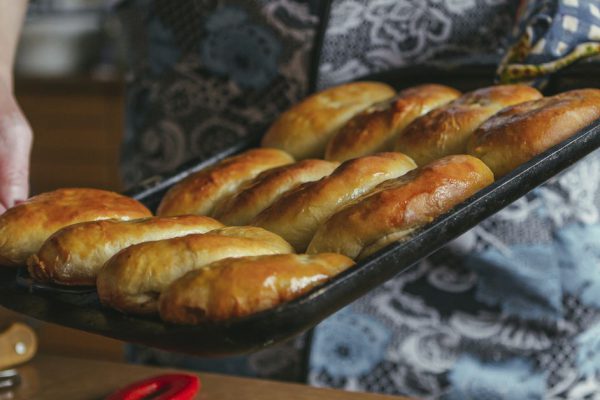 Подсмотрели, как соседская бабушка печет пирожки, и отказались от ее угощения навсегда