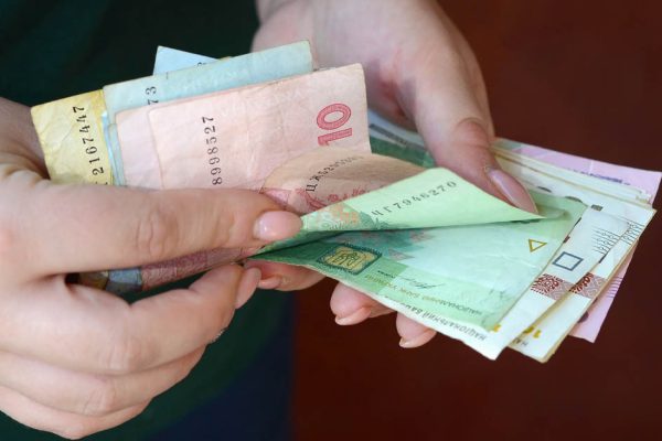 Предложила маме деньги за то, что она регулярно сидит с ребенком, в глубине душе я верила, что она откажется