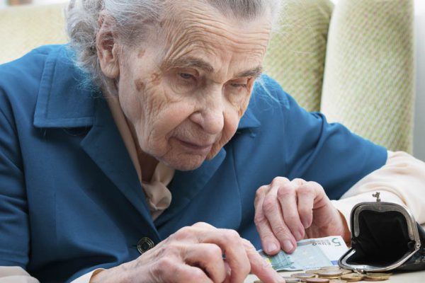 Ездила за бабушкиной пенсией и каждый раз тихонько добавляла денег сверху из своих