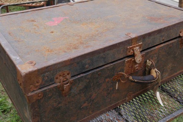 Бабушка подарила внуку грязный ящик для инструментов, открыл он его, когда бабуля была на небесах