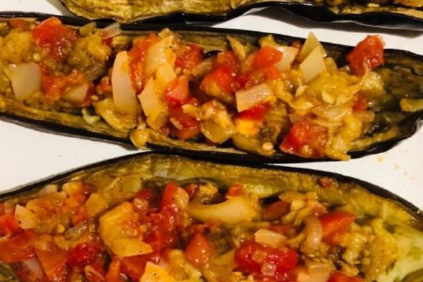 Инструкция по приготовлению баклажанной закуски с овощами и сыром