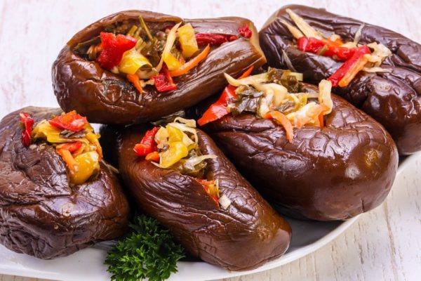 Бабушки-гречанки продавали поштучно такие баклажаны на базаре, когда я была маленькой