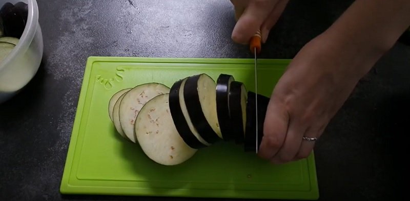 баклажаны с помидорами и сыром