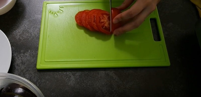 баклажаны с помидорами и сыром