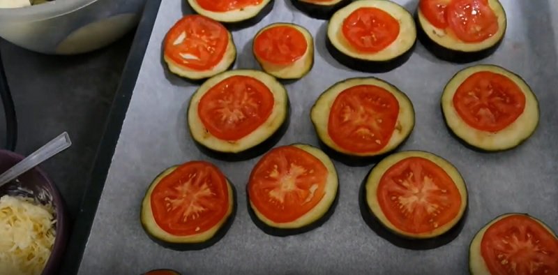 баклажаны с помидорами и сыром