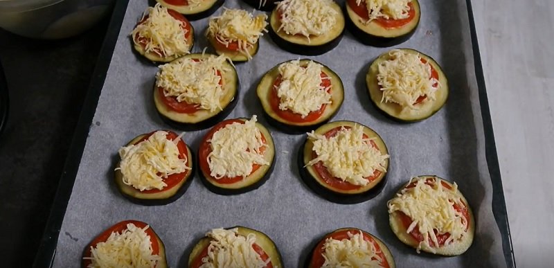 баклажаны с помидорами и сыром