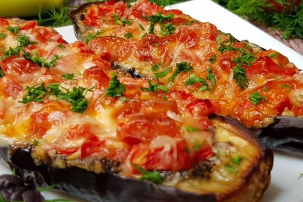 Итальянская хозяйка ловко фарширует синенькие, как принято на юге Италии