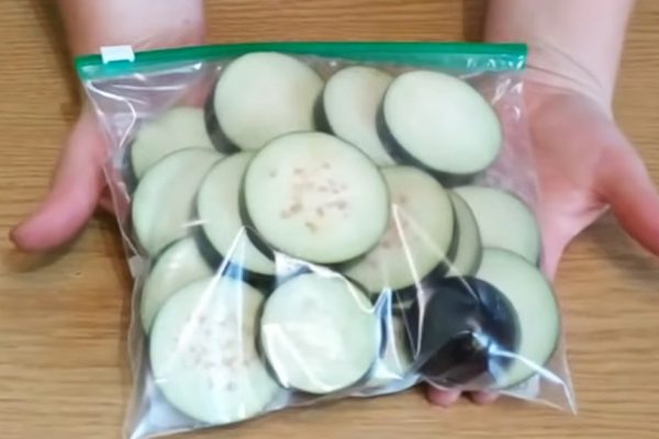 Замораживаю синенькие впрок, не теряют вкус и аромат, делюсь авторскими премудростями