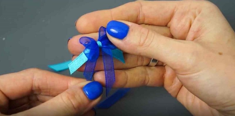 как сделать бантики с помощью вилки