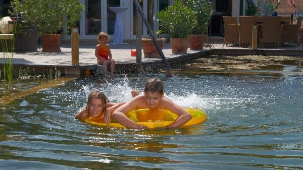 бассейн на открытом воздухе