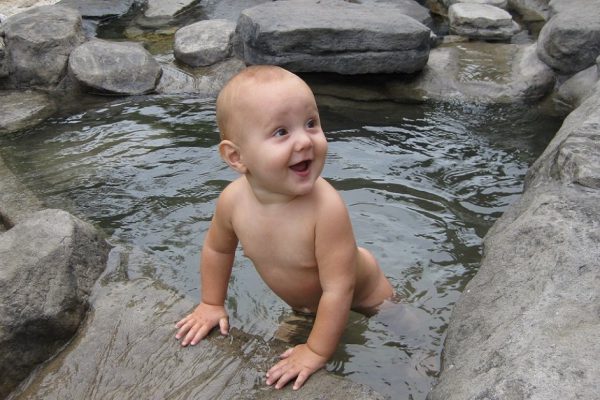 Этот мужчина выкопал такую яму во дворе, что теперь ему все завидуют!