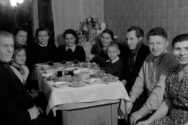 Незыблемые устои советского быта, которые только тянут человека в бедность