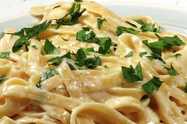 То, что я так давно искала: рецепт белого сливочного соуса «Альфредо»! Моя семья обожает.