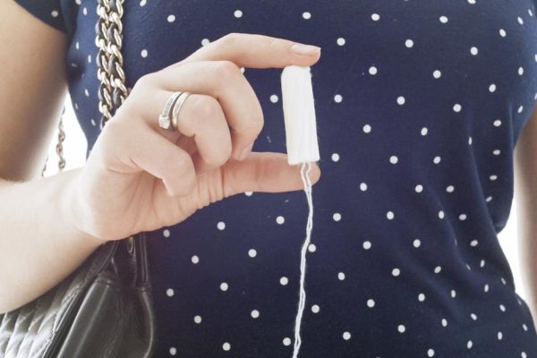 Новые законы Шотландии, благодаря которым женщины не будут платить за средства гигиены