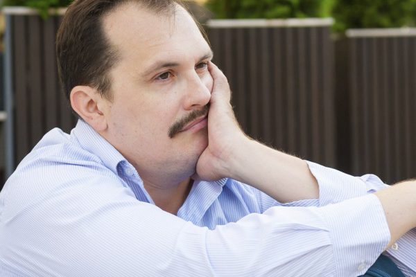 Собираюсь развестись, выпроводил жену из квартиры, но она просит денег на первое время, стоит ли давать