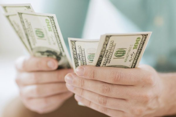 Была уверена, что мама привезет мне деньги, но она всё растратила в супермаркете