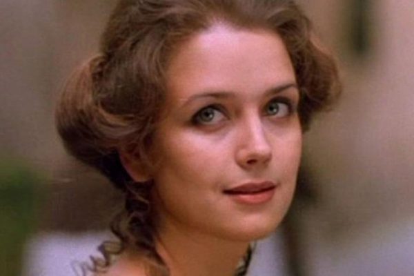 Не так давно Ирина Алферова отметила 71-летние, поздравляем артистку и вспоминаем, за что мы ее обожаем