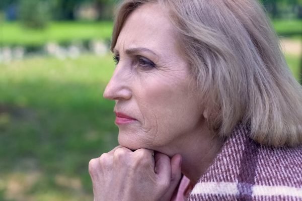 Светлана ехала за границу, чтобы заработать детям на жильё, а втайне надеялась, что сможет отложить что-то и для себя