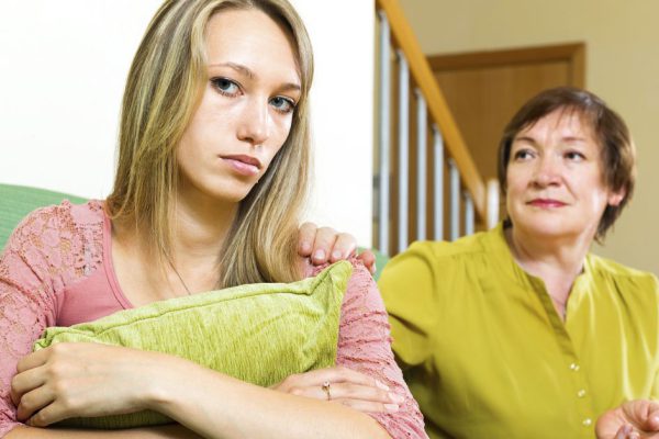 Как пресечь попытки свекрови выцыганить у мужа деньги