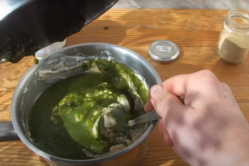 блины с зеленью на кефире