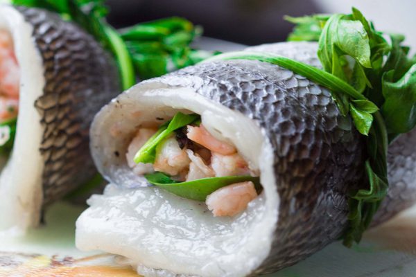 Зачем сворачивать сельдь рулетом