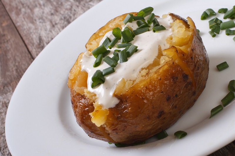 Как запечь картофель с сарделькой внутри Кулинария,Советы,Картофель,Питание,Продукты,Сыр