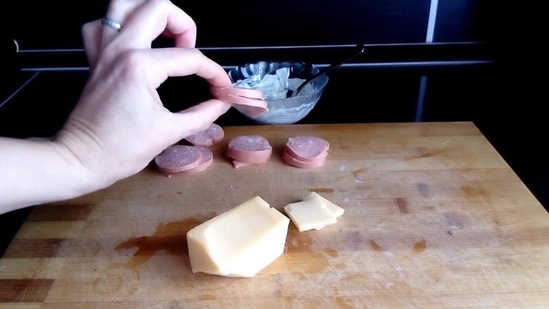 Как запечь картофель с сарделькой внутри Кулинария,Советы,Картофель,Питание,Продукты,Сыр