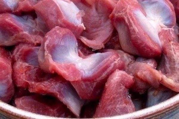 Специалист по питанию: «Приказываю есть 150 г в день! Из-за наличия особой желтой пленки внутри…»