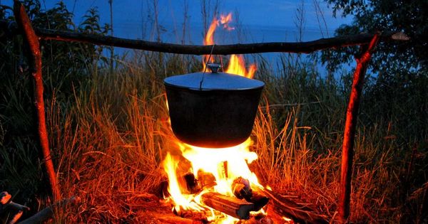ТОП-5 простых и вкусных блюд для костра. Твои майские праздники будут незабываемы!