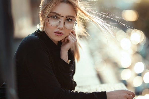 Умная дочь миллионера переоделась в нищенку, чтобы узнать всю правду о своем состоятельном женихе, за которого ее сватала вся семья